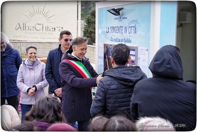 Sindaco del Comune di Arbus durante l'inaugurazione della Casetta dell'Acqua