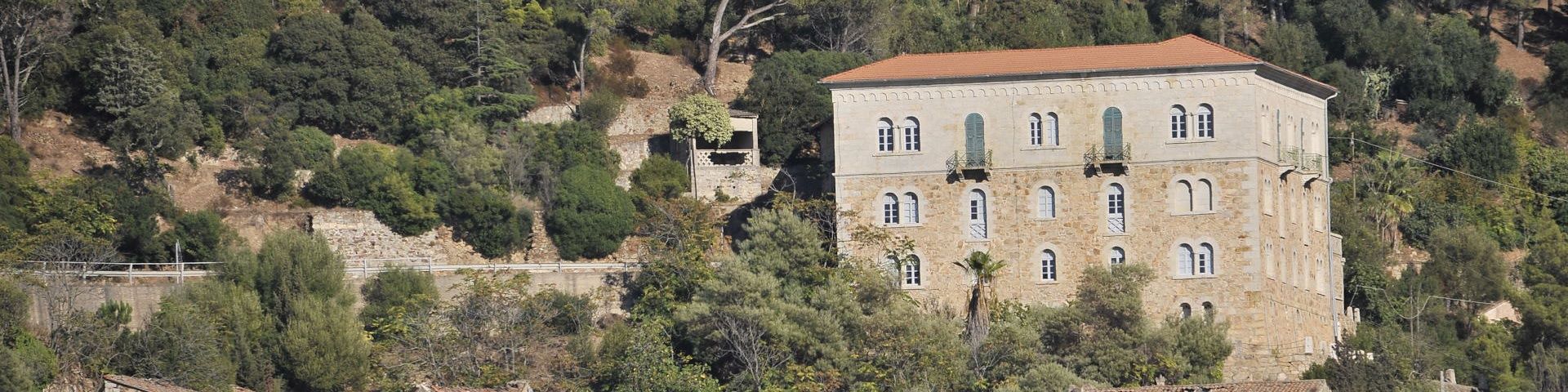 Ingurtosu, veduta panoramica con il palazzo della Direzione (foto Ivo Piras)